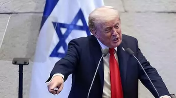 Trump’s Speech Interrupted at Israeli Parliament: US President Reacts Calmly Amid Gaza Peace Deal Celebration
