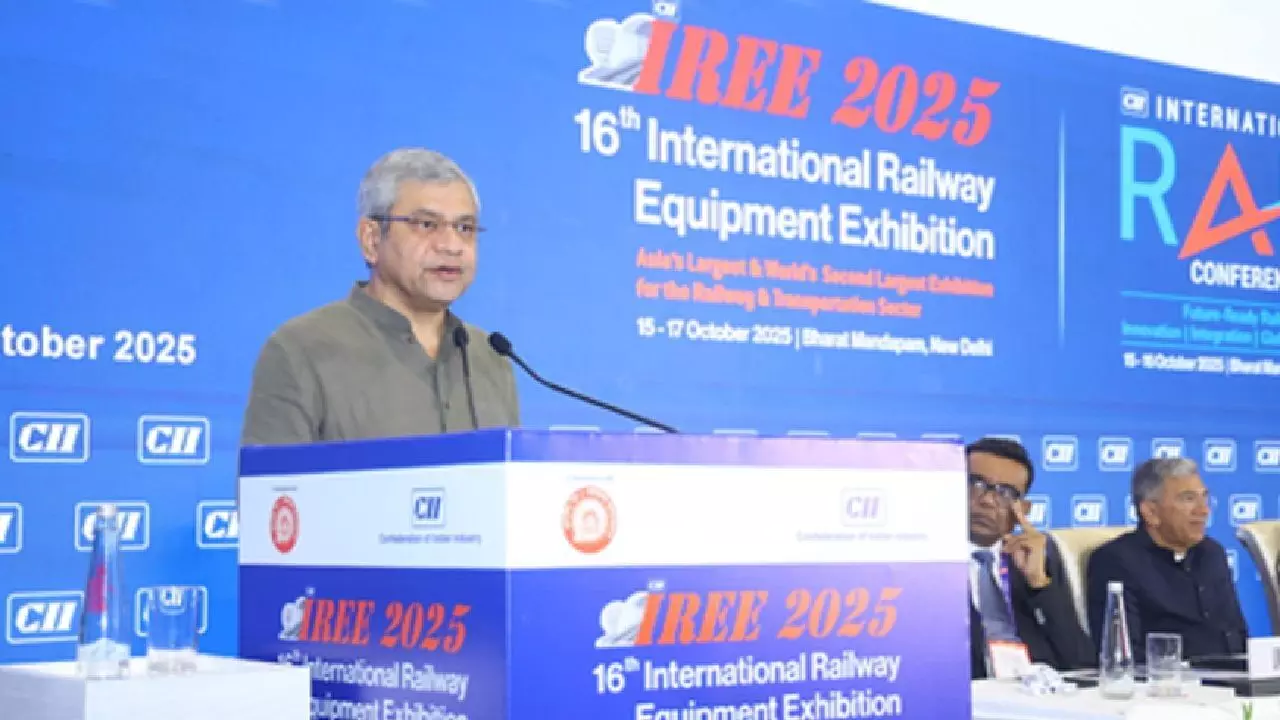 Rly undergoes huge modernisation with 35,000 km of new tracks Rly undergoes huge modernisation with 35,000 km of new tracks
