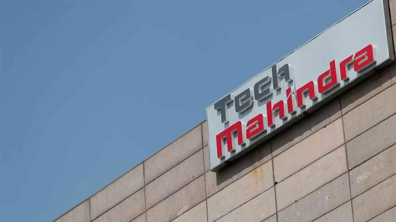 Tech Mahindra declines nearly 1% Tech Mahindra declines nearly 1%