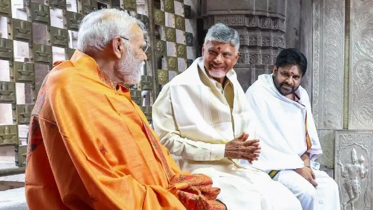 Grand welcome for PM in Kurnool Grand welcome for PM in Kurnool