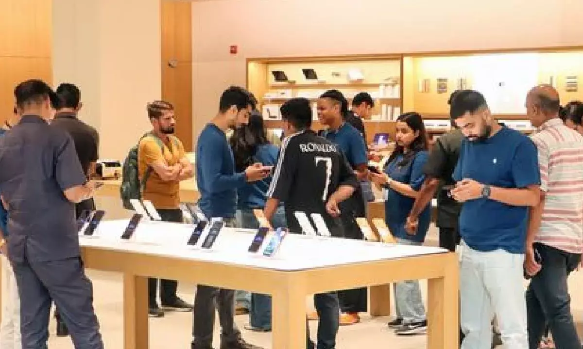 Apple at $4-trn mcap in sight amid robust iPhone 17 series sales