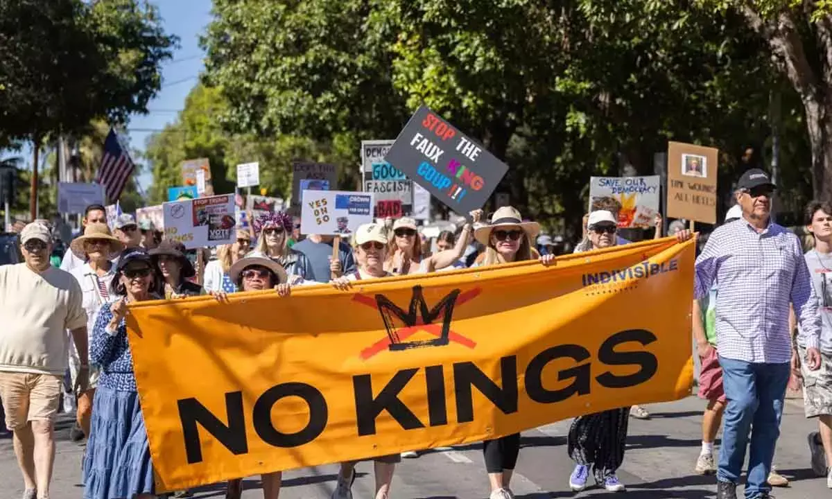 NO KINGS! YES, DEMOCRACY!!