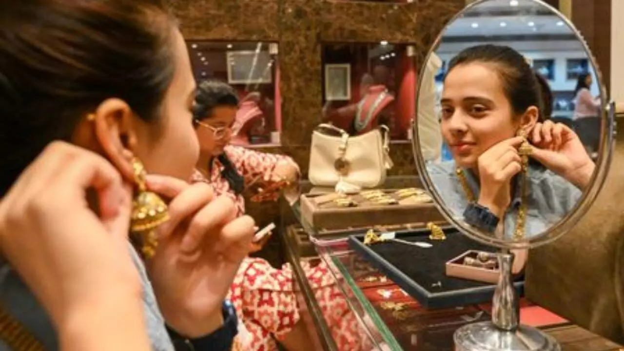 Policy push ignites robust Diwali sales to Rs 5.40L cr Policy push ignites robust Diwali sales to Rs 5.40L cr