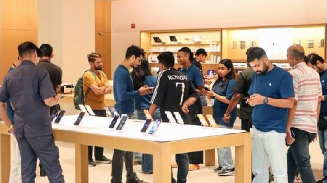 Apple at $4-trn mcap in sight amid robust iPhone 17 series sales Apple at $4-trn mcap in sight amid robust iPhone 17 series sales