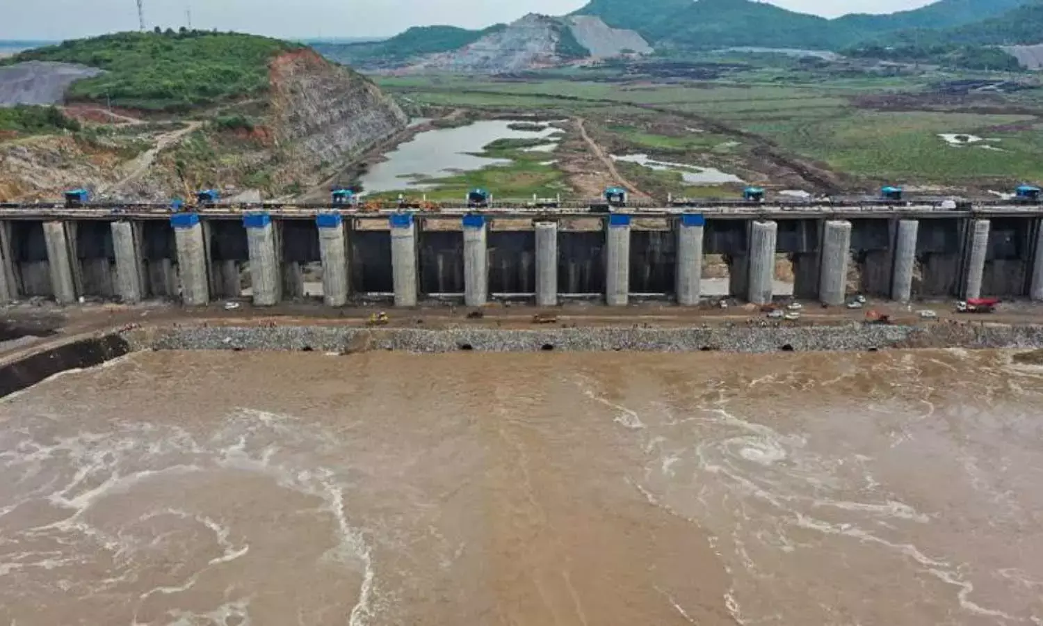 AP Govt. sanctions Rs.1100 crore for Polavaram RR package