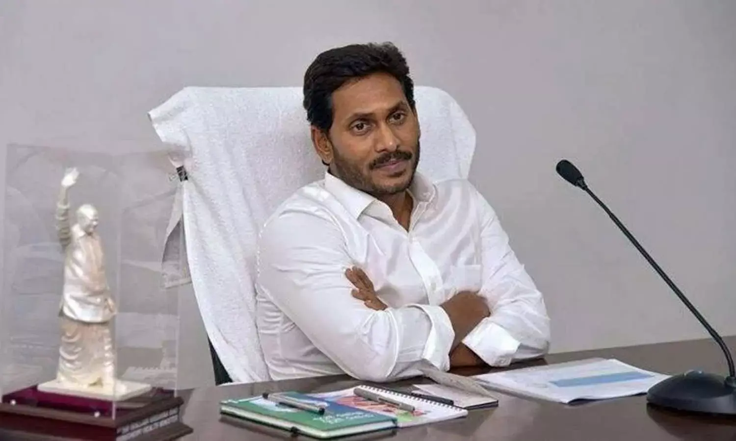 Jagan accuses Naidu of credit chori, threatends stir over privatisation of medical colleges