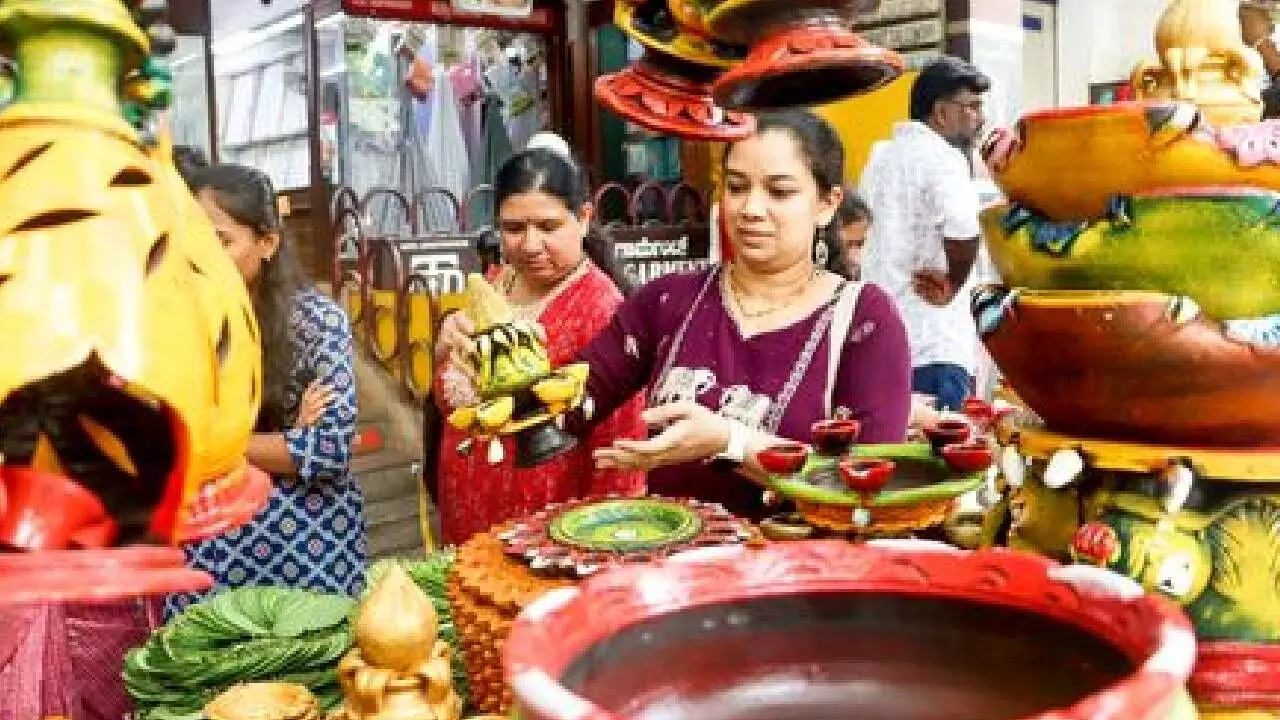 Economists cite GST reforms, consumer sentiment behind Diwali sales Economists cite GST reforms, consumer sentiment behind Diwali sales