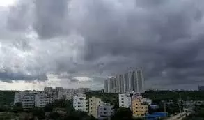 Hyderabad Weather Today: Partly Cloudy Skies, Light Rain, Evening Winds Up to 40 kmph Hyderabad Weather Today: Partly Cloudy Skies, Light Rain, Evening Winds Up to 40 kmph
