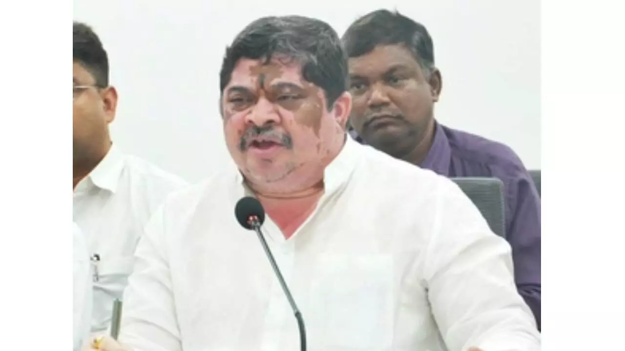 Pvt bus operators flouting rules face strict action: Minister Pvt bus operators flouting rules face strict action: Minister