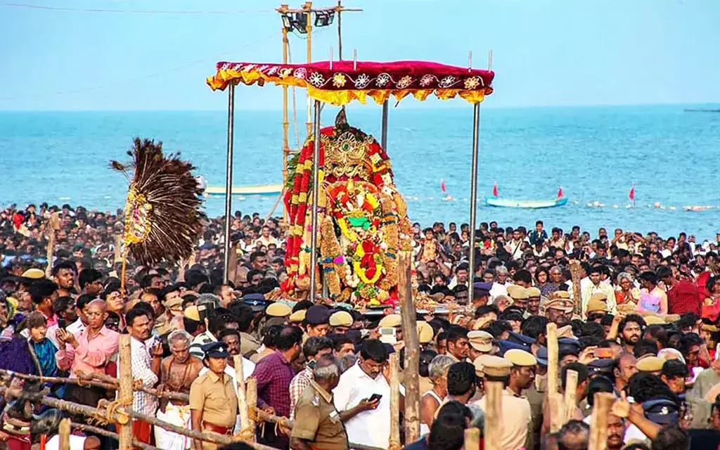 Soorasamharam 2025: 9 Powerful Murugan Mantras to Chant on Suranporu for Divine Blessings Soorasamharam 2025: 9 Powerful Murugan Mantras to Chant on Suranporu for Divine Blessings