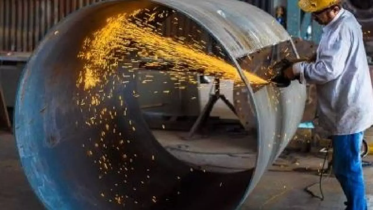 Factory output growth stable at 4% in Sept