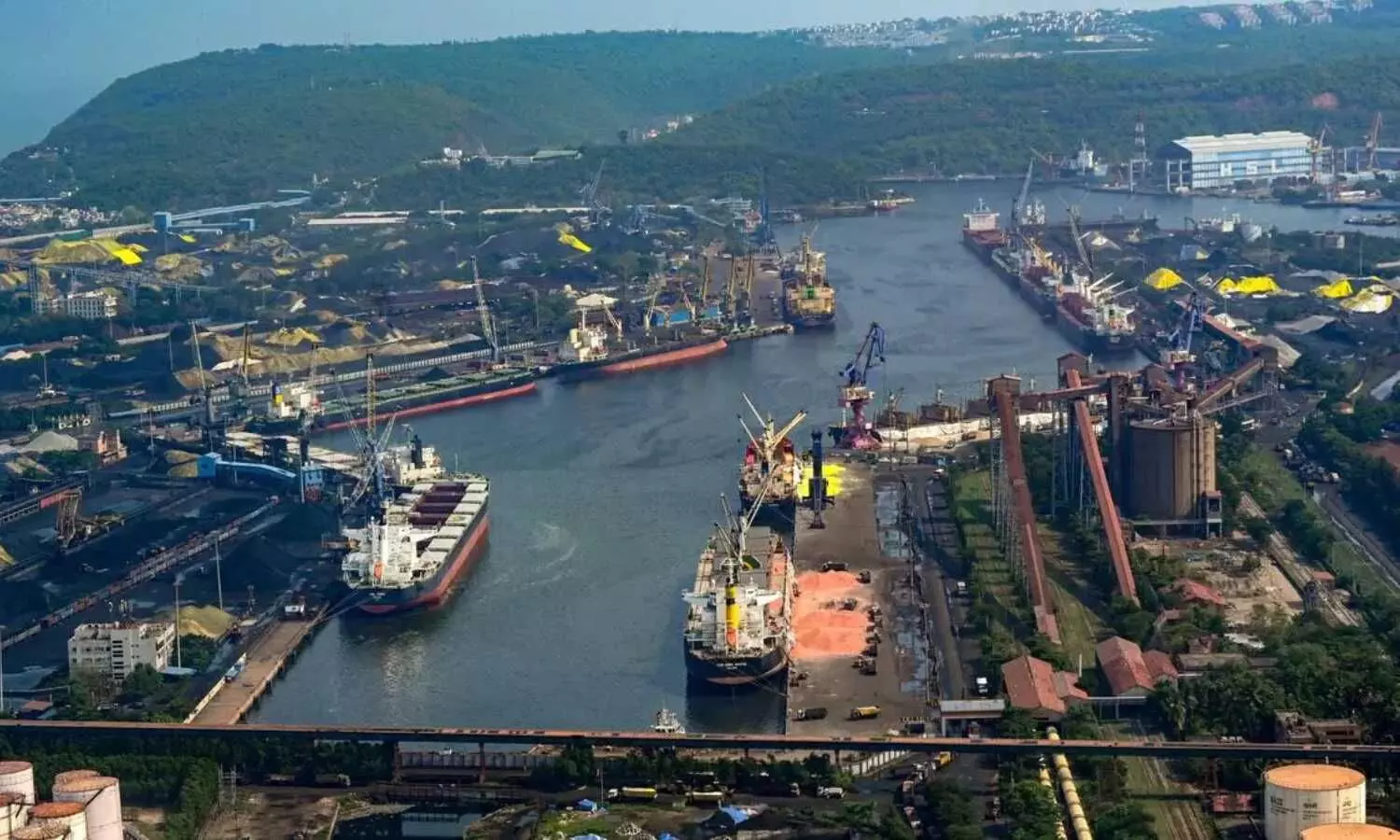 VPA to invest in mega shipping cluster at Dugarajapatnam, inks MoUs worth Rs.29,662 crore at IMW in Mumbai