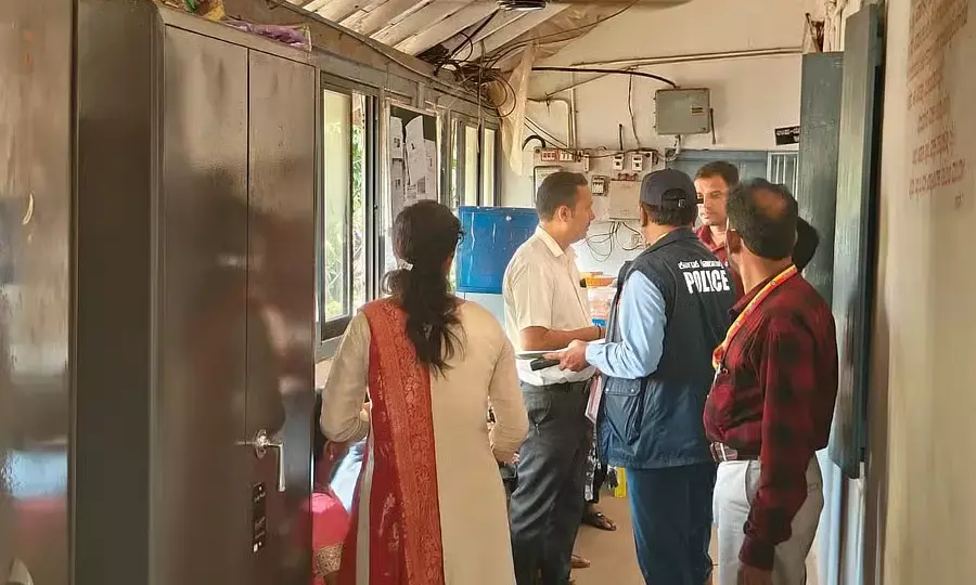 Lokayukta   raids 10 sub-registrar offices in  Uttara Kannada  district over bribery complaints