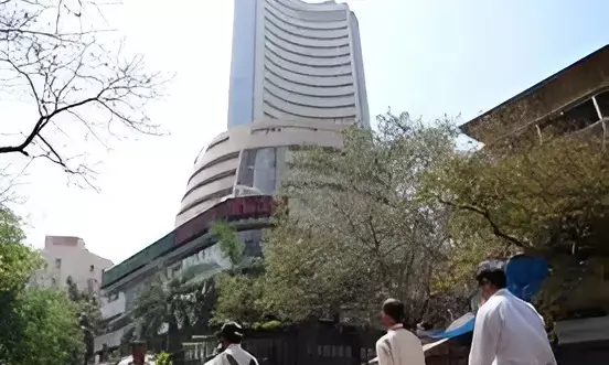 Sensex Today | Nifty 50 LIVE: Markets Turn Negative; Nifty Slips Below 25,550 as Media, Metal Stocks Drag