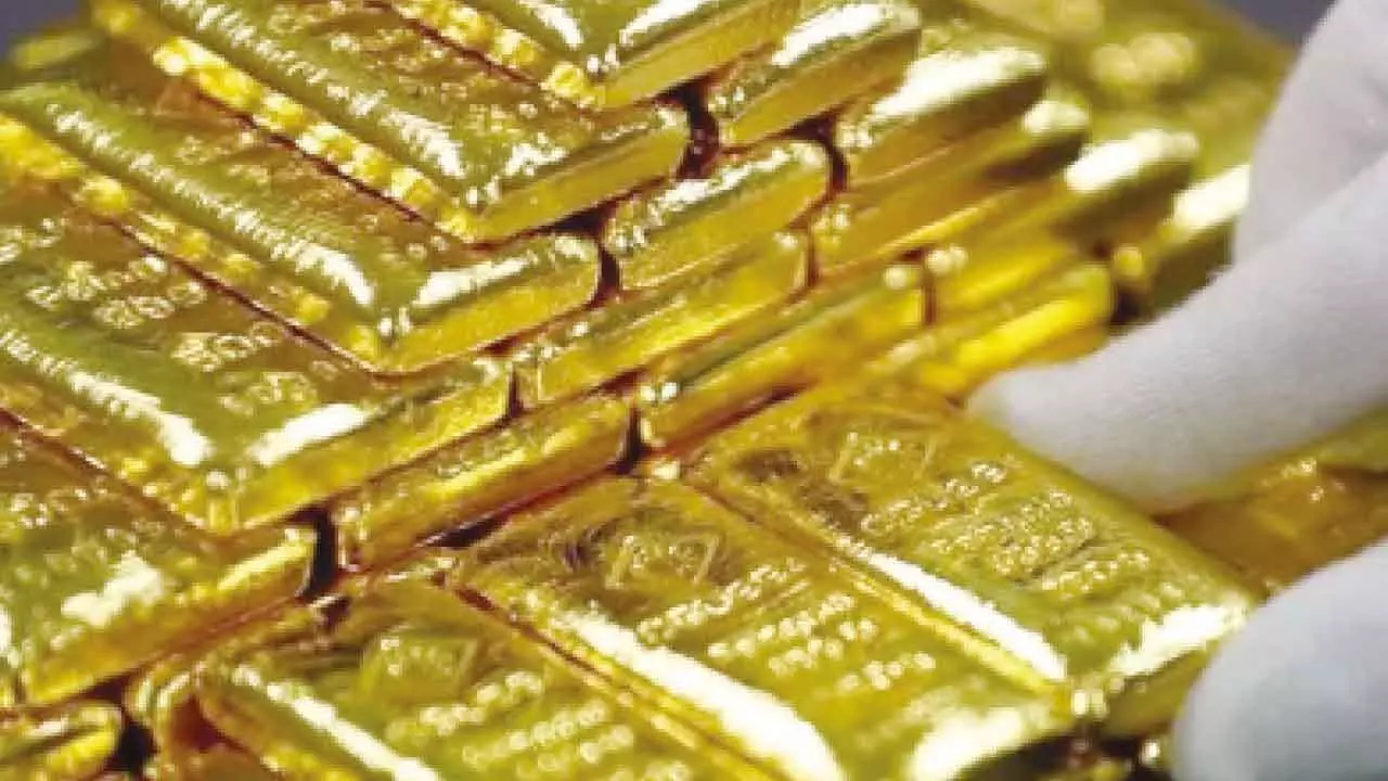 Gold prices dip as strong dollar, weak global sentiment drag Gold prices dip as strong dollar, weak global sentiment drag