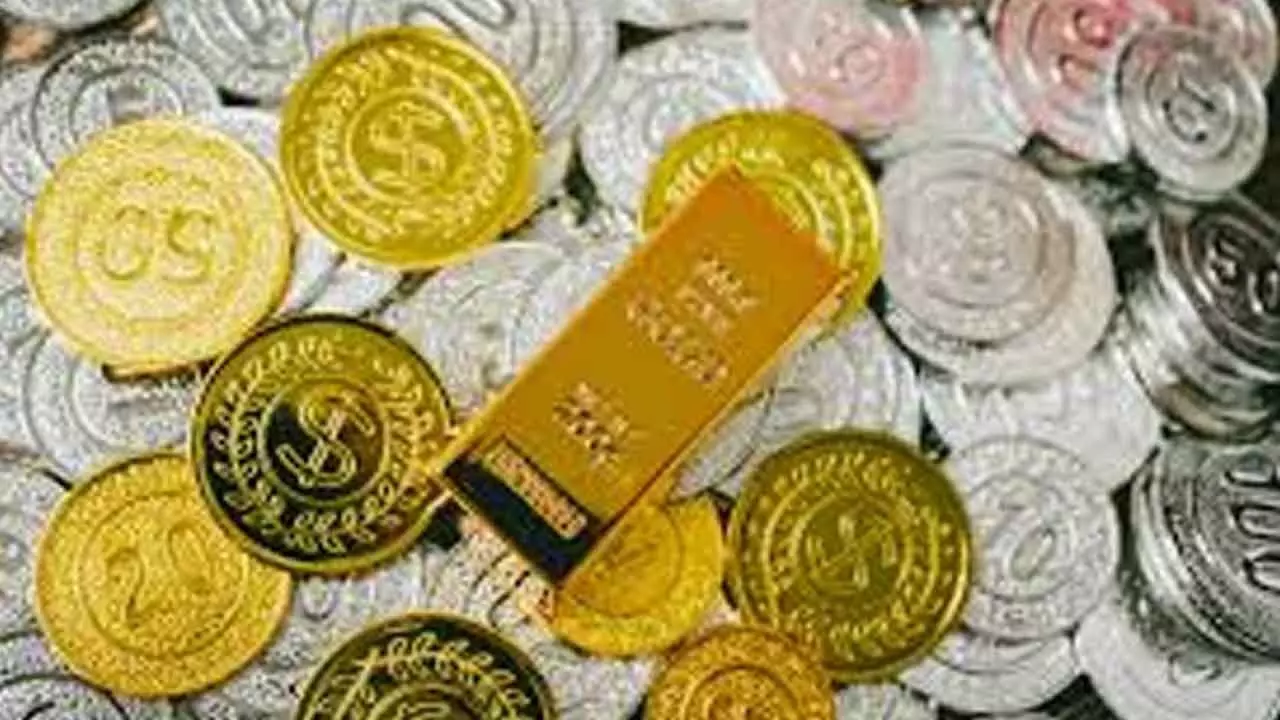 Gold falls Rs 100, silver trades flat