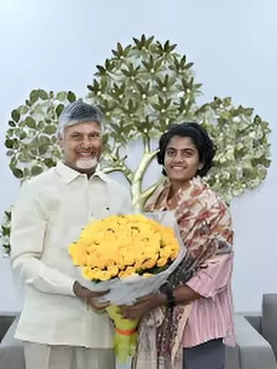 Women’s World Cup Champion Shree Charani Honoured by Andhra Pradesh CM Chandrababu Naidu with ₹2.5 Crore Reward and Government Job Women’s World Cup Champion Shree Charani Honoured by Andhra Pradesh CM Chandrababu Naidu with ₹2.5 Crore Reward and Government Job