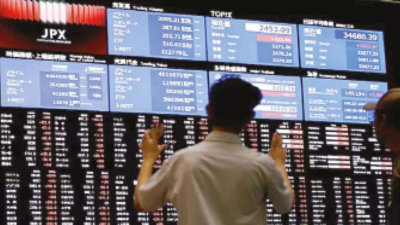 Asian shares advance as tech shares rebound from AI jitters