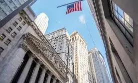 US Stock Market Today: Dow Surges to Near Record, Nasdaq Slips as AI Stocks Swing — Shutdown Vote in Focus