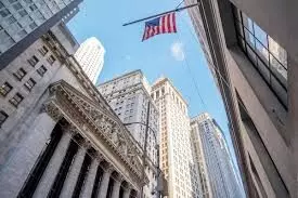 US Stock Market Today: Dow Surges to Near Record, Nasdaq Slips as AI Stocks Swing — Shutdown Vote in Focus