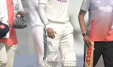 IND vs SA, Kolkata Test: Shubman Gill Retires Hurt After Neck Strain, India Face Early Setback