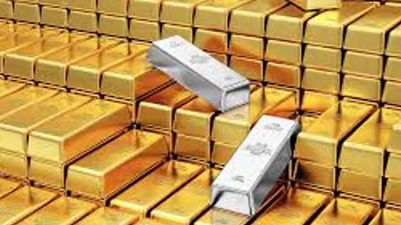 MCX Gold Dips Rs 1,200; Silver Slides Amid Strong Dollar & Rate Concerns MCX Gold Dips Rs 1,200; Silver Slides Amid Strong Dollar & Rate Concerns