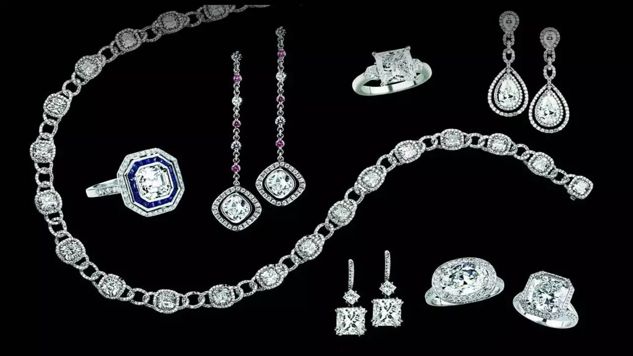 Centre tightens screws on platinum jewellery imports