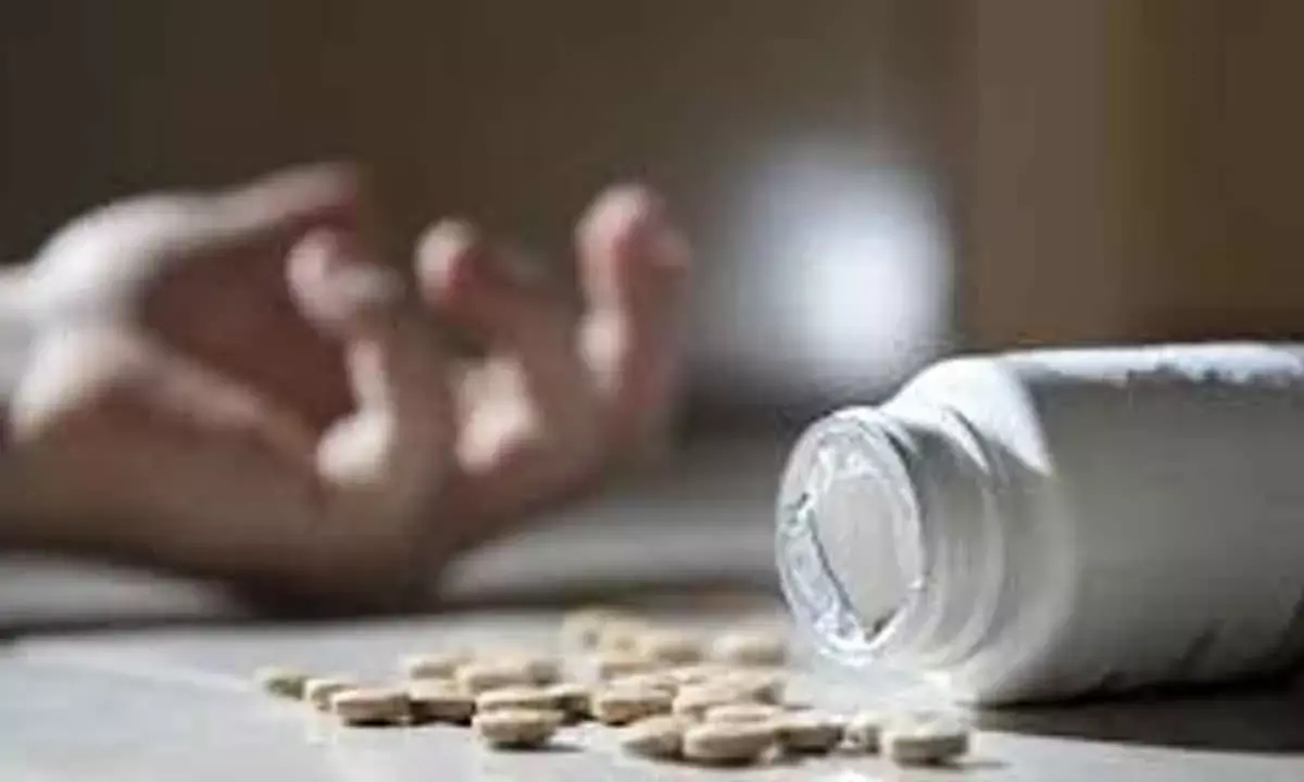 Hidden chemicals powering illegal slimming pill, an investigation into its formula