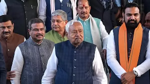Nitish Kumar Takes Oath as Bihar Chief Minister for Record 10th Time; 26 Ministers Join New NDA Cabinet