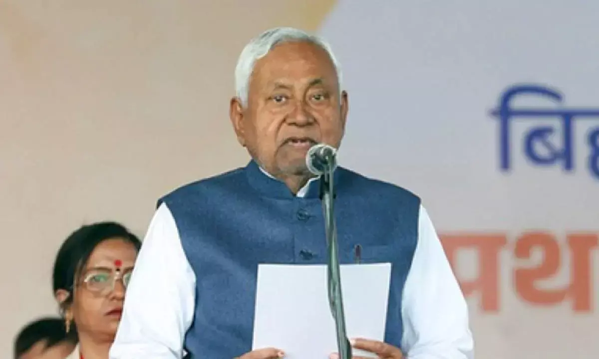Nitish takes oath for 10th time