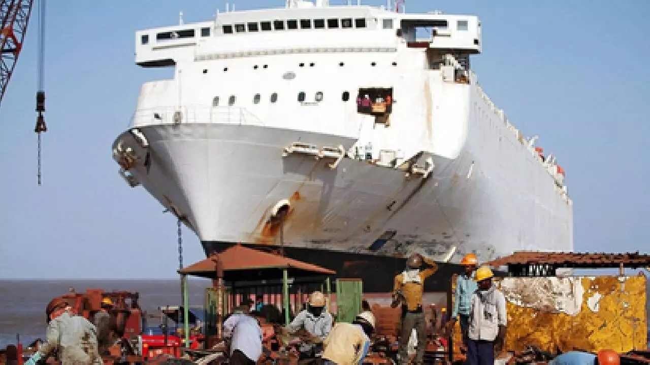 With 10.42L MT exports, Gujarat leads India’s blue economy