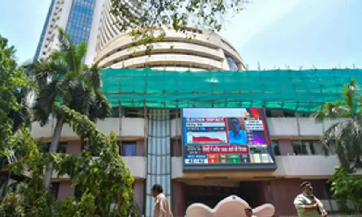 Macro data signals mixed trend amid weak global cues