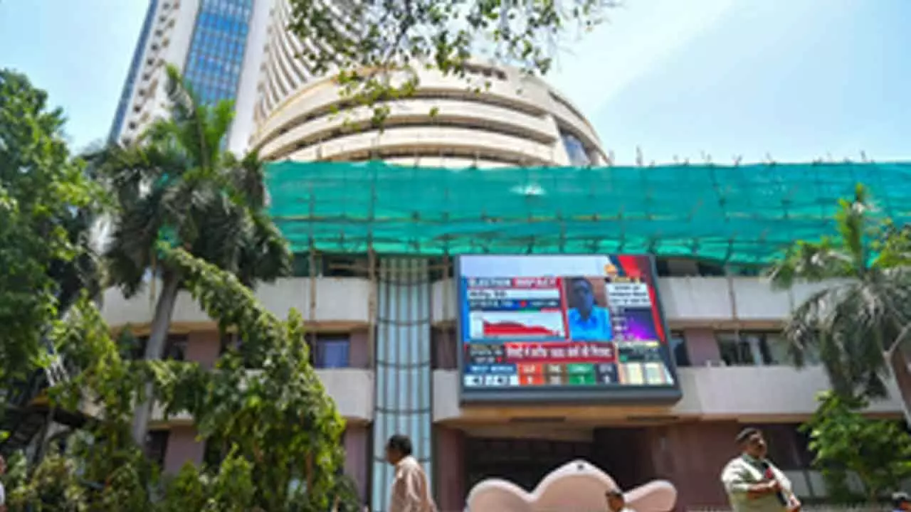 Macro data signals mixed trend amid weak global cues