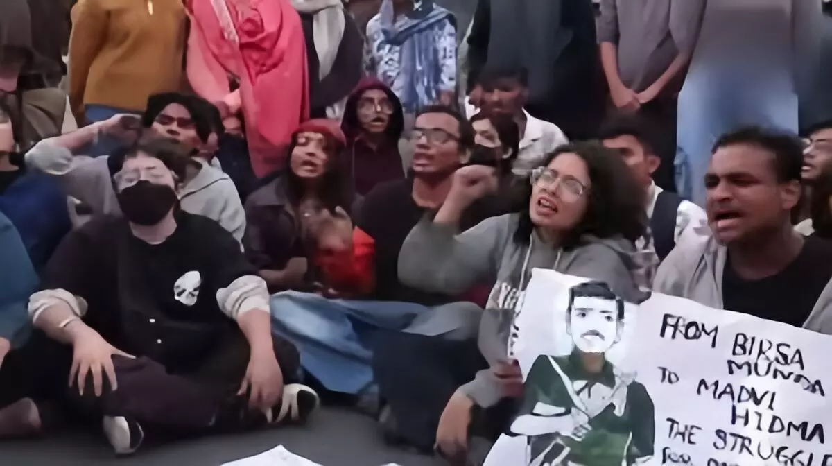 Madvi Hidma Amar Rahe Slogans Spark Controversy as Delhi Air Pollution Protest Turns Violent Madvi Hidma Amar Rahe Slogans Spark Controversy as Delhi Air Pollution Protest Turns Violent