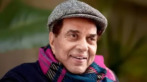 Veteran Actor Dharmendra Passes Away at 89: Bollywood Mourns Legendary He-Man