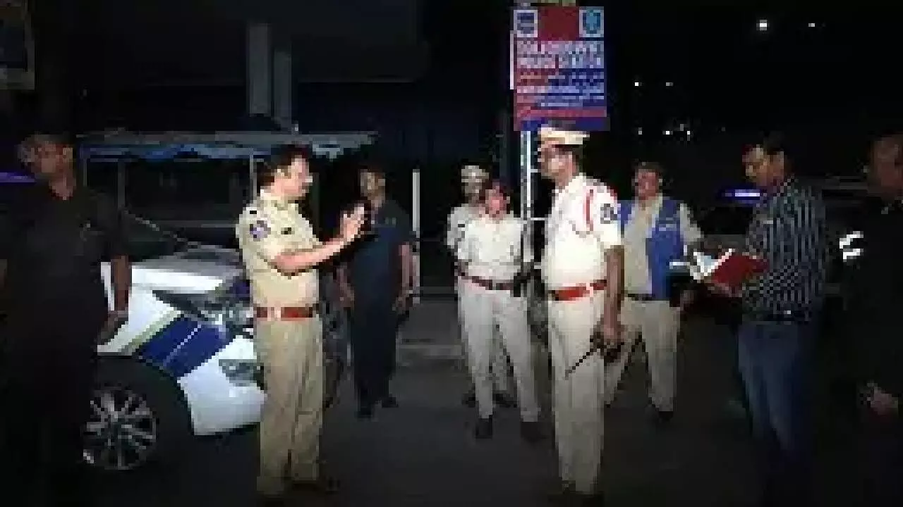 Sajjanar conducts midnight inspections