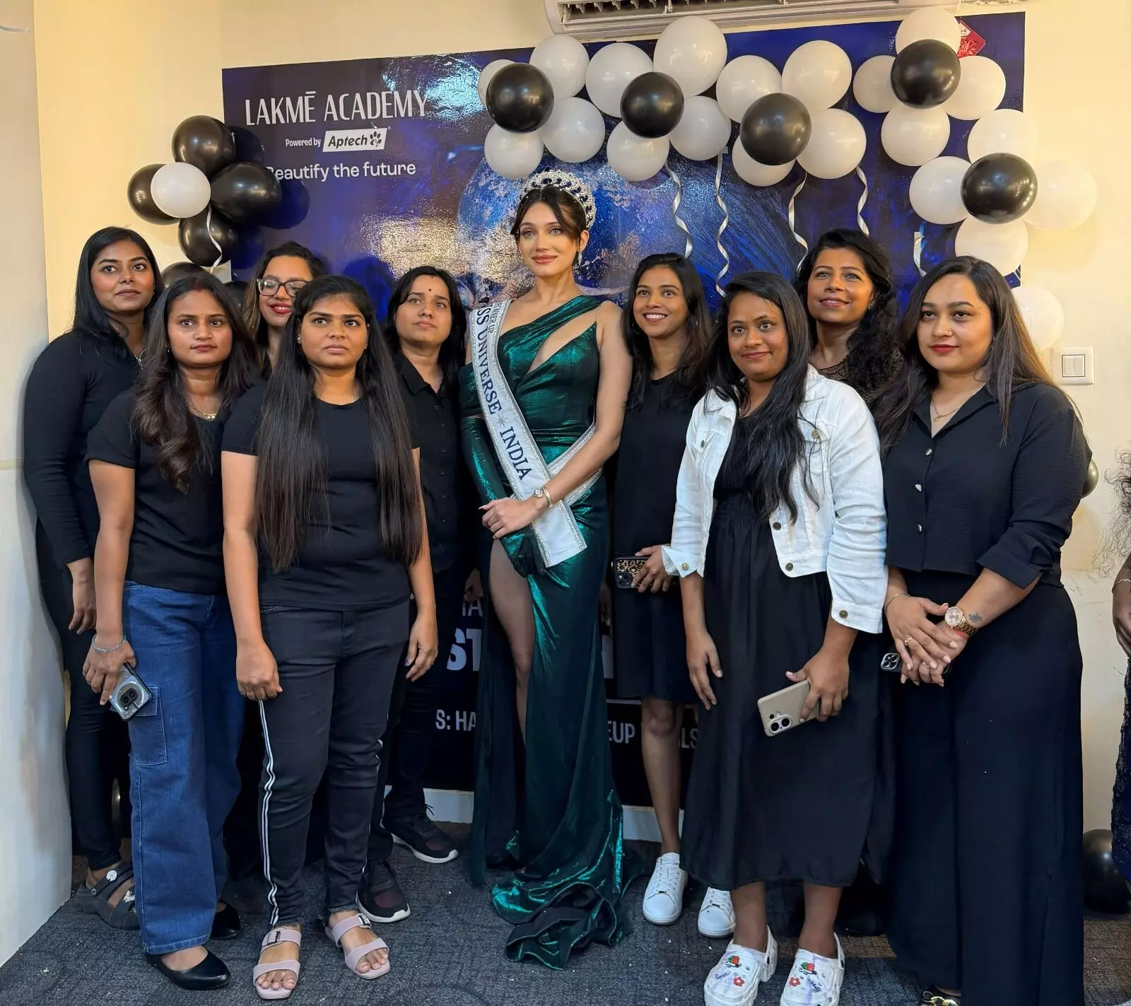 Amishi Kaushik Inspires Students with Lessons on Empowerment and Career Growth at Lakmē Academy Powered by Aptech