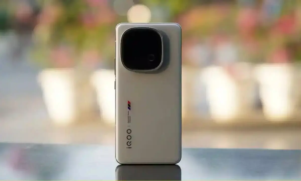 iQOO 15 Sale Starts Today in India: Huge Discounts & Bank Offers Inside