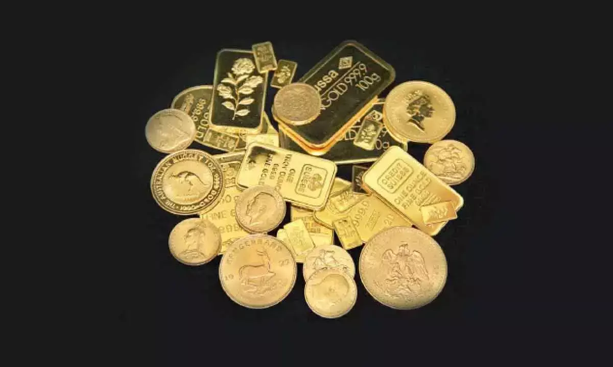 Bullion futures in diverging trend