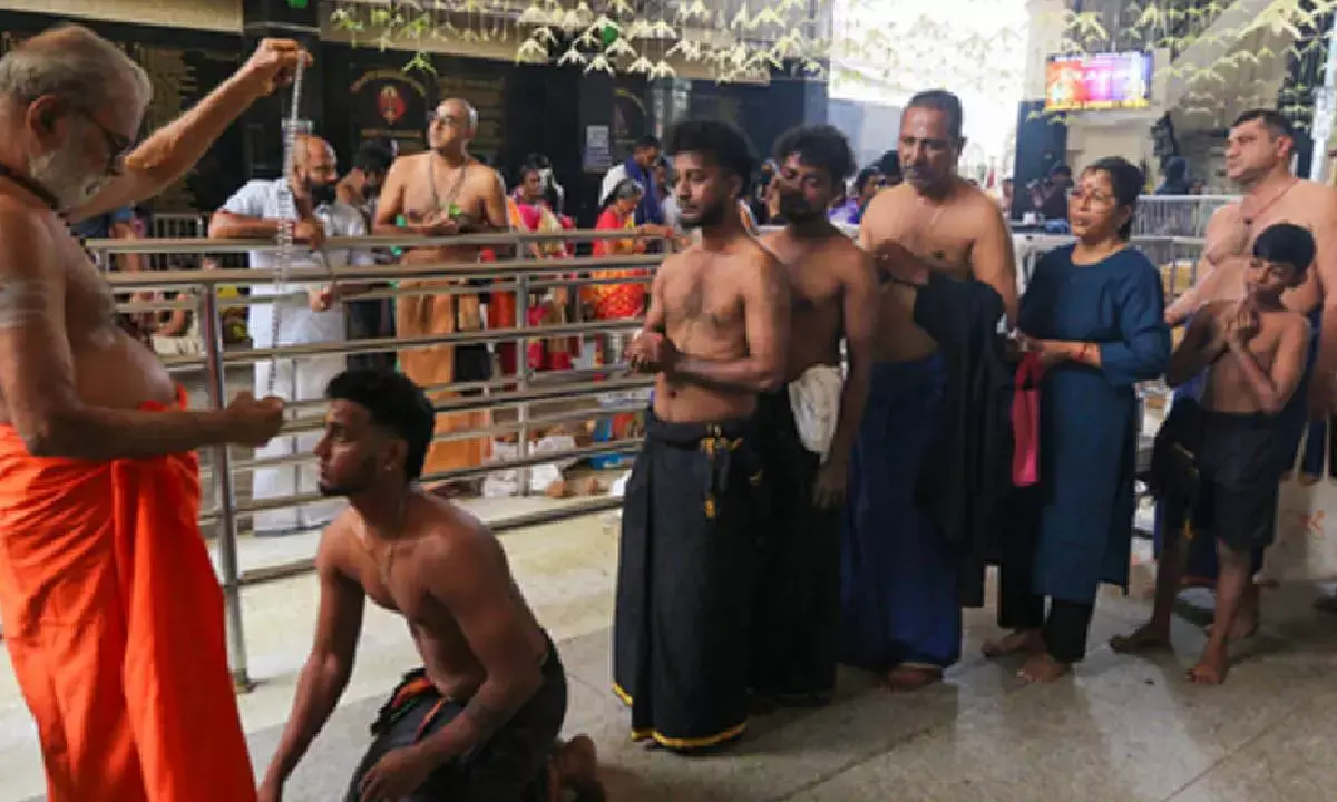 Ayyappa devotees protest denial of Deeksha permission to Hyd cop