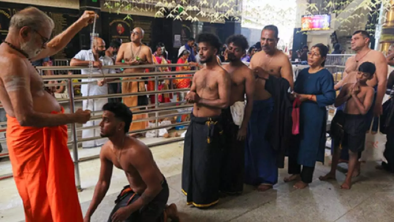 Ayyappa devotees protest denial of Deeksha permission to Hyd cop