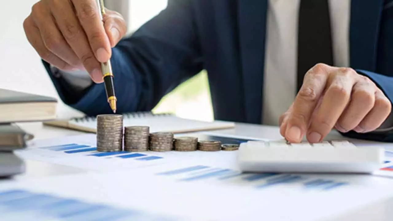 Indias microfinance firms portfolio outstanding falls 14% in Q2FY26