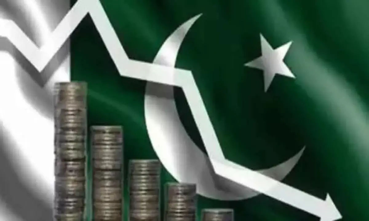What triggers forex crisis in Pak