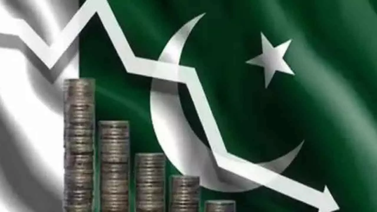What triggers forex crisis in Pak