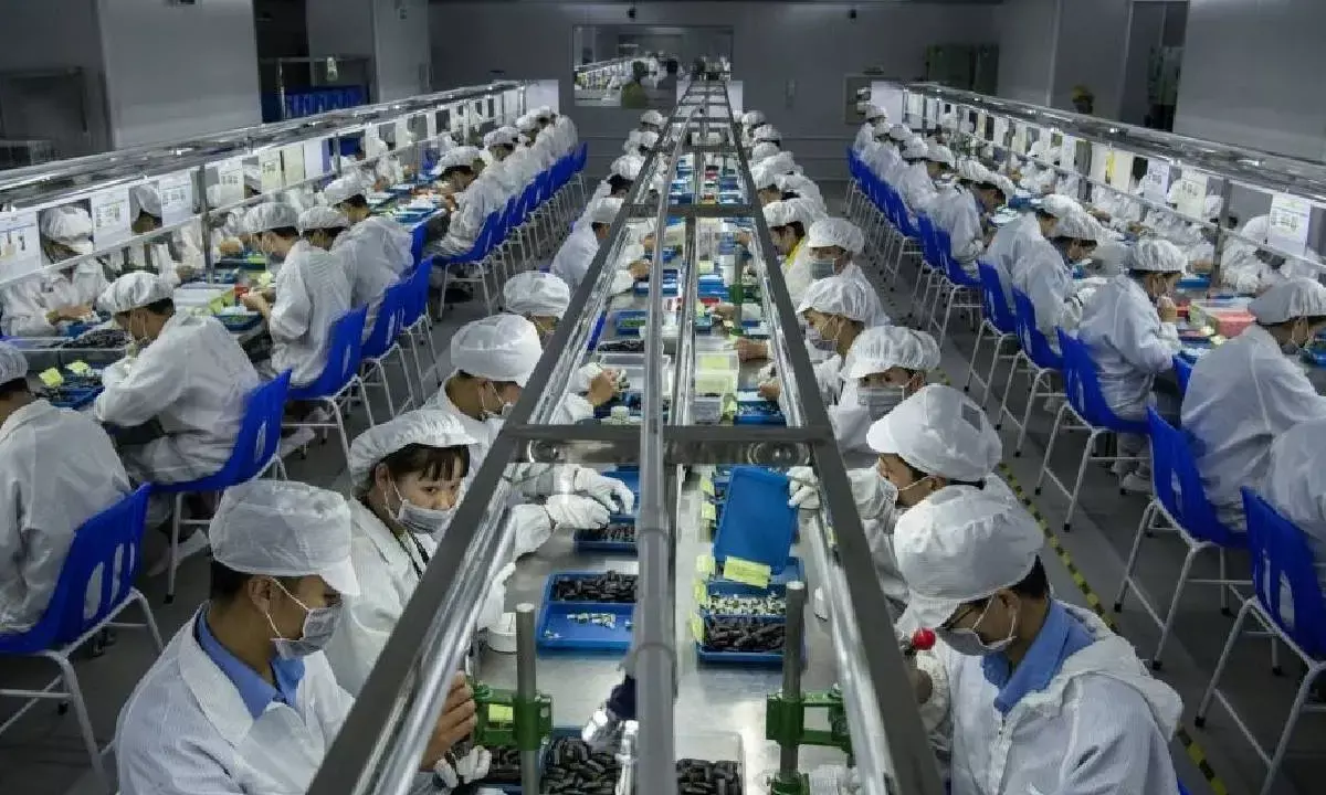 Chinas factory activity declines for 8th month
