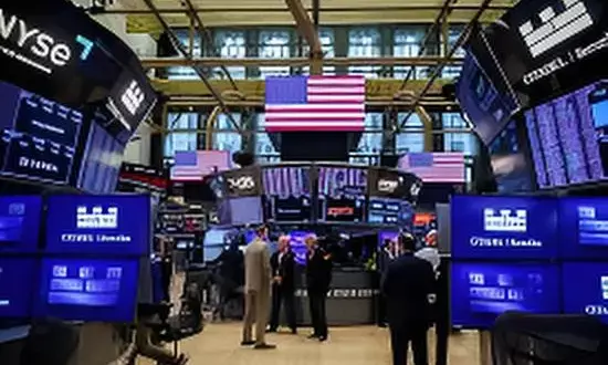 U.S. Stock Futures Slip as Investors Eye December Rate Cut, Possible Fed Leadership Change