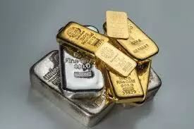 Gold or Silver: Where Should You Invest as 2025 Nears Its End?