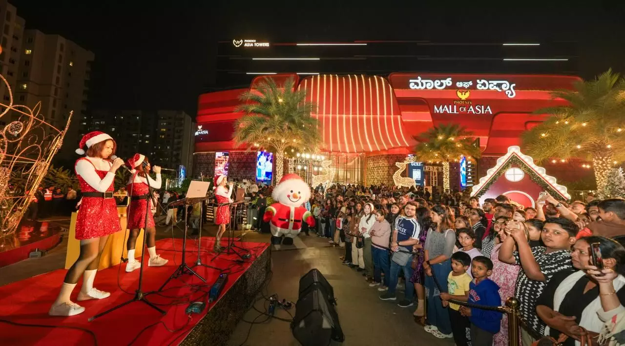 Phoenix Mall of Asia Unveils 75 Ft Christmas Tree with a Star-Studded Lighting Ceremony