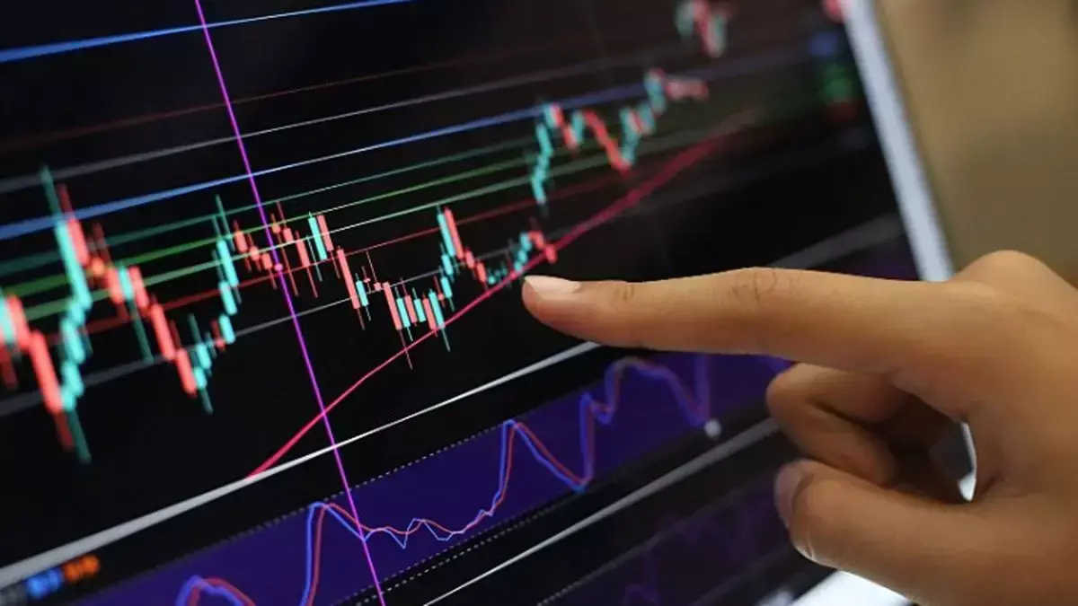 Stock Market Highlights: Nifty Retains 20-DMA Despite 37 Stocks at Index Level Going Down — IT Shines, PSU Banks Weigh on Sentiment