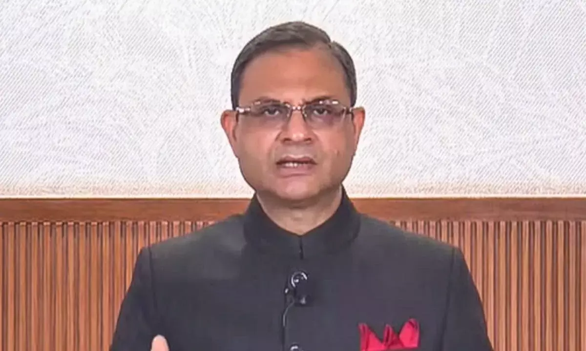 We don’t target any band for rupee: Guv